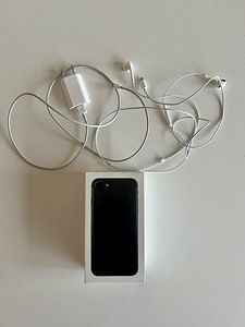 iPhone 7 32 Gb, aku 60% (2 foto / 3)