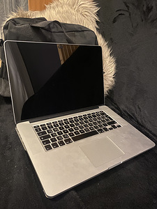 Retina Display 15 inch MacBook Pro 2015 A1398 (1 foto / 1)