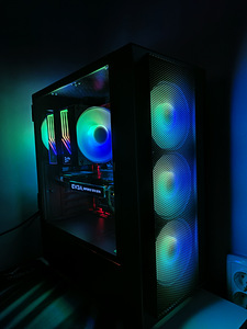 4790K - Z97 - EVGA 1070 8GB - 16GB 2400MHZ DDR3 - 512GB SSD (3 foto / 8)