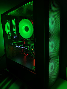 4790K - Z97 - EVGA 1070 8GB - 16GB 2400MHZ DDR3 - 512GB SSD (6 foto / 8)