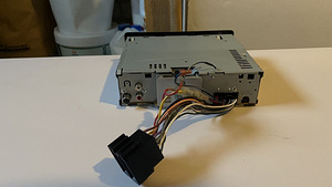 Автомагнитола JVC KD-R422 (3 фото из 4)