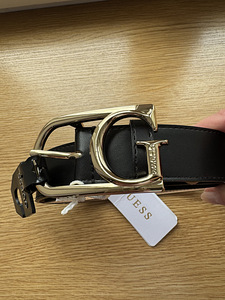 GUESS (2 foto / 2)