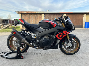 Aprilia Tuono V4 1100RR (3 foto / 10)