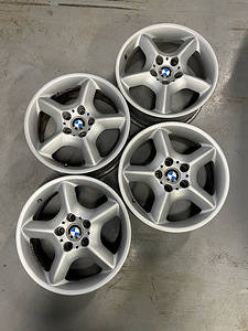 BMW X5 R17 (1 foto / 7)