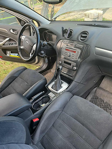 Ford Mondeo mk4 2009. 2.0 103kw (8 foto / 10)