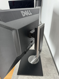 Монитор 23" Dell U2311Hb (3 фото из 10)