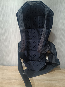 Dainese seljakaitse (2 foto / 2)