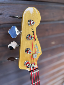 Fender Modern Jazz бас-гитара (2 фото из 4)