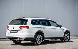 Volkswagen Passat ALLTRACK Facelift mudeliaasta 2018 (5 foto / 14)