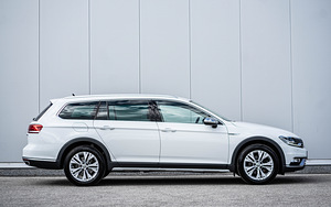 Volkswagen Passat ALLTRACK Facelift mudeliaasta 2018 (6 foto / 14)