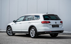Volkswagen Passat ALLTRACK Facelift mudeliaasta 2018 (7 foto / 14)