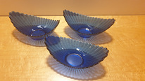 3 салатницы овальной формы из синего стекла ARC FRANCE