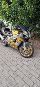 Suzuki gsxr 750 (2 foto / 3)