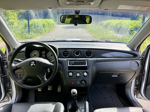 2007 Mitsubishi outlander turbo 2.0 148kw (6 foto / 9)