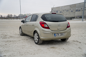 Opel Corsa (4 фото из 12)