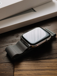 Apple Watch Series 8, 45mm, Stainless Steel Silver GPS + Cel (3 foto / 3)
