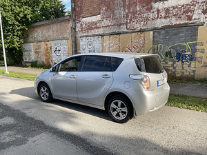 Toyota Verso (2 foto / 11)