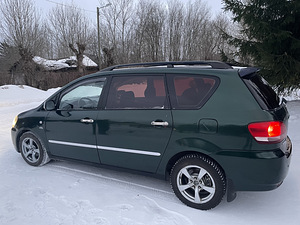 Toyota Avensis Verso (3 foto / 11)