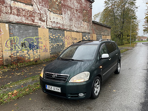 Toyota Avensis Verso (5 foto / 11)