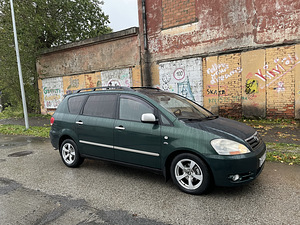 Toyota Avensis Verso (6 foto / 11)