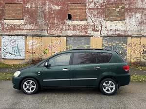 Toyota Avensis Verso (10 foto / 11)