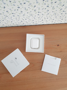 Apple AirPods 2 (2 фото из 4)