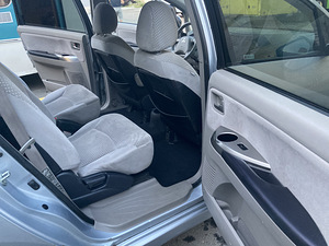 Mitsubishi Grandis 2005 (8 foto / 10)