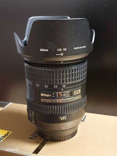 Nikon AF-S DX Nikkor 16-85 мм f / 3,5-5,6G ED VR (фото #1)