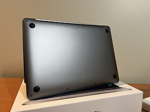 MacBook Pro 13” 2022 M2 256gb ! GARANTII ! (6 foto / 9)