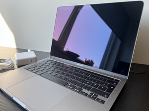 MacBook Pro 13” 2022 l M2 l 8gb RAM l 256gb (2 foto / 8)