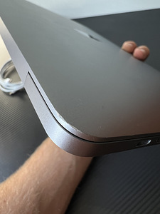 MacBook Pro 13” 2022 l M2 l 8gb RAM l 256gb (8 foto / 8)
