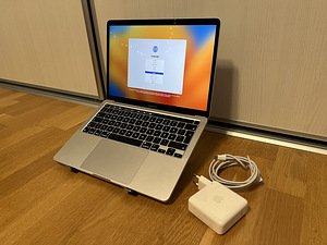 MacBook Pro M2 2022 8gb 256gb (1 foto / 3)