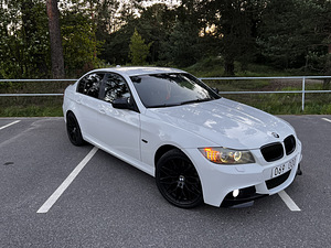 BMW E90 335D M пакет Alpinweiss 2/M пакет (2 фото из 10)