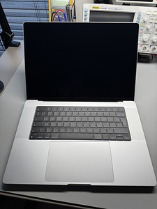 MacBook Pro 16" M4 Max 36GB/1TB, garantii 07.2026 (1 foto / 3)