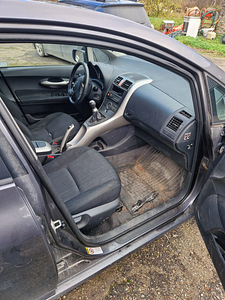 Toyota Auris 1.4 d4d (4 foto / 9)