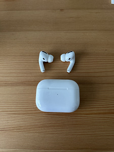Apple AirPods Pro With Wireless Charging Case (2 foto / 9)