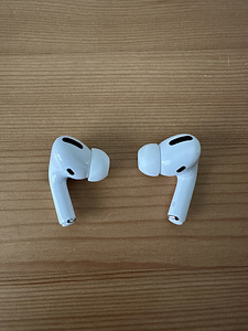 Apple AirPods Pro With Wireless Charging Case (3 foto / 9)