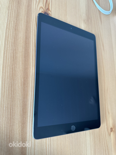 Apple iPad 10.2 (2020) 32 ГБ (фото #2)