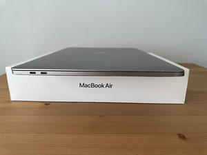 Apple MacBook Pro 15" 2016 / i7 2.7GHz / 16GB RAM / 1TB SSD (6 foto / 10)