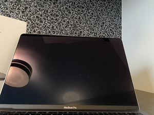 Apple MacBook Pro 13" 2017 / i5 2.3GHz / 8GB RAM / 256GB SSD (2 foto / 9)