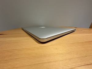 Apple MacBook Pro 15" 2015 / i7 2.2GHz / 16GB RAM /256GB SSD (6 foto / 10)