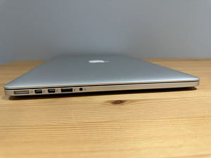 Apple MacBook Pro 15" 2015 / i7 2.2GHz / 16GB RAM /256GB SSD (7 foto / 10)