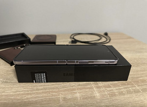 Samsung Galaxy Z Flip4 256GB / GARANTII! (5 foto / 8)