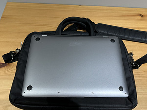 Apple MacBook Pro 13 2020/ M1 /512GB SSD /16GB RAM / 115 cyc (8 foto / 10)