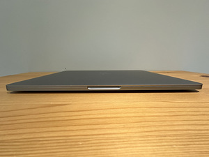 Apple MacBook Pro 13" 2017 / i5 2.3GHz / 8GB RAM / 128GB SSD (9 foto / 10)