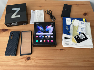 Samsung Galaxy Z Fold3 5G 256GB Phantom Silver - Uueväärne! (1 foto / 9)