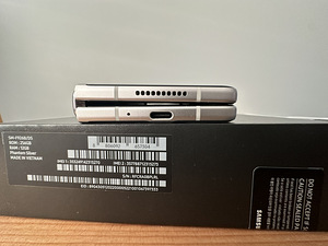 Samsung Galaxy Z Fold3 5G 256GB Phantom Silver - Uueväärne! (4 foto / 9)