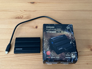 Samsung Kaasaskantav SSD T7 Shield 2TB - 25 Töötundi! (1 foto / 5)