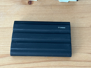 Samsung Kaasaskantav SSD T7 Shield 2TB - 25 Töötundi! (3 foto / 5)