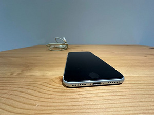 Apple iPhone SE (2020) 64GB (4 foto / 9)